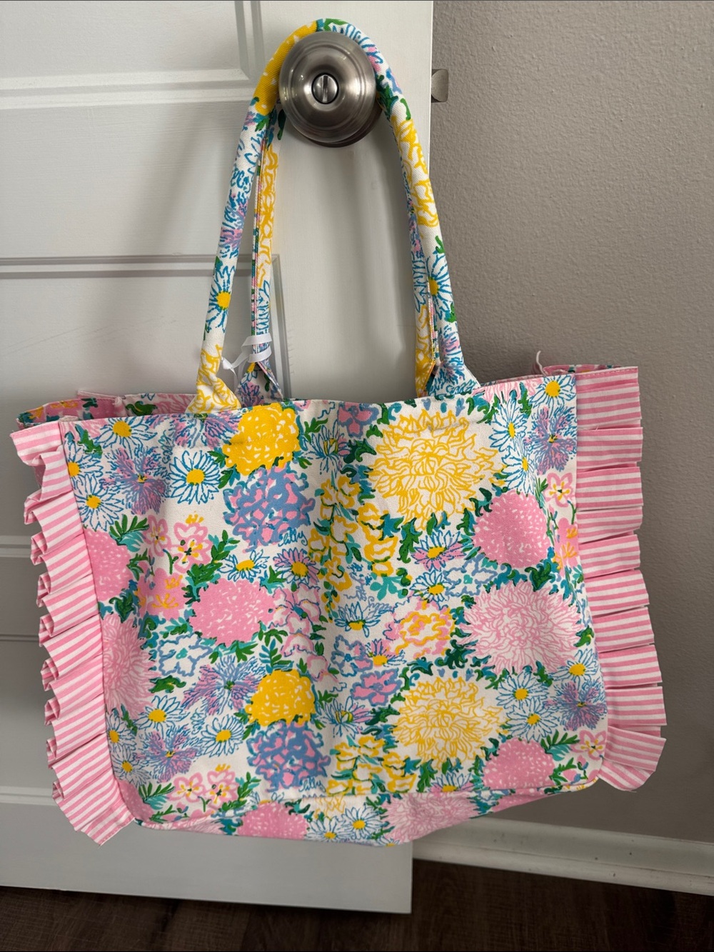 NWT Lilly Pulitzer Floral Ruffle Tote - Pink, Yellow & Green - Picture 8 of 9